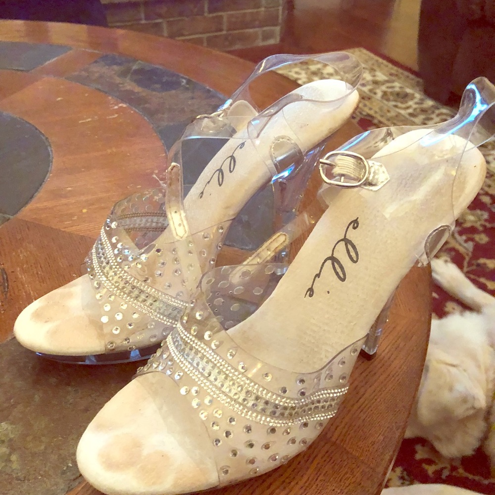 Beautiful Figure fitness competition heals.